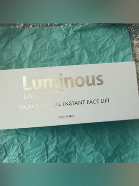 NIB Luminous Las Vegas Non Surgical Instant Face Lift